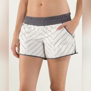 Lululemon Shake & Break ShortSlalom Stripe Angel Wing  Soot Light size 6